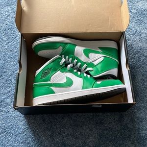 Men’s Size 10 Lucky Green Jordan 1 Mid